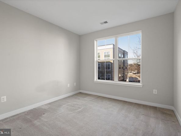 989 S Buchanan Street 312, Arlington VA 22204