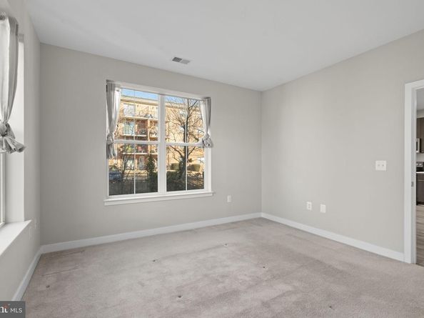 989 S Buchanan Street 312, Arlington VA 22204