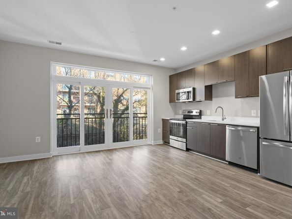 989 S Buchanan Street 312, Arlington VA 22204