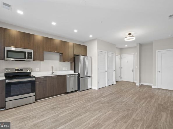 989 S Buchanan Street 312, Arlington VA 22204