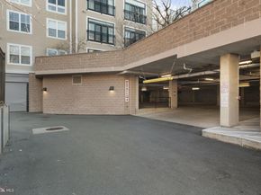 989 S Buchanan Street 312, Arlington VA 22204
