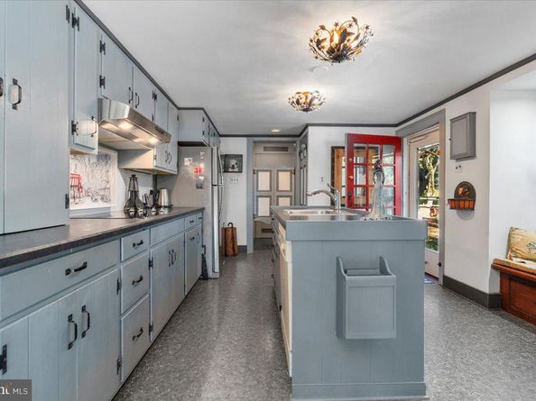 1 Barnes Court, Doylestown PA 18901