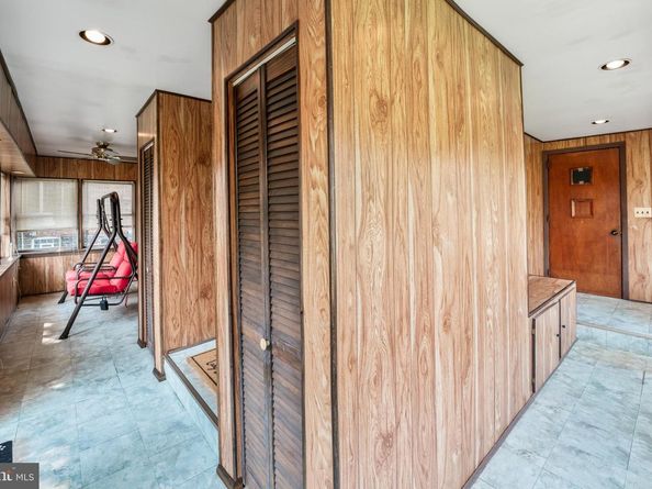 701 Andrews, Collingdale PA 19023