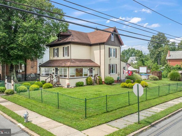 701 Andrews, Collingdale PA 19023