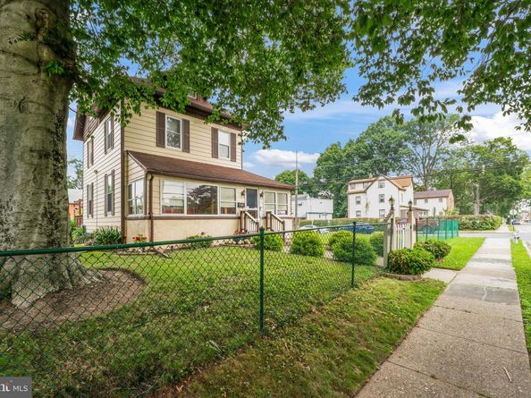 701 Andrews, Collingdale PA 19023