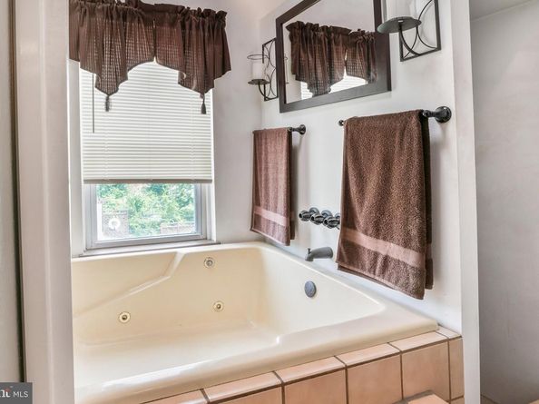 701 Andrews, Collingdale PA 19023
