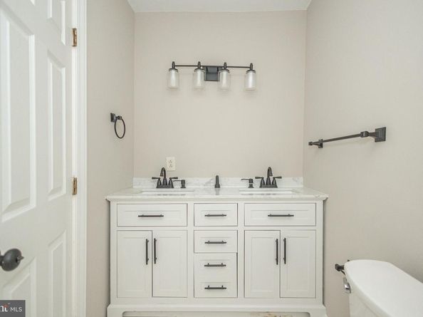 26 Bowling Green Avenue 3, Morrisville PA 19067