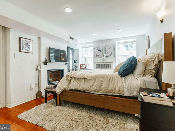 318 Bainbridge Street, Philadelphia PA 19147