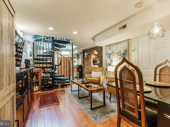 318 Bainbridge Street, Philadelphia PA 19147
