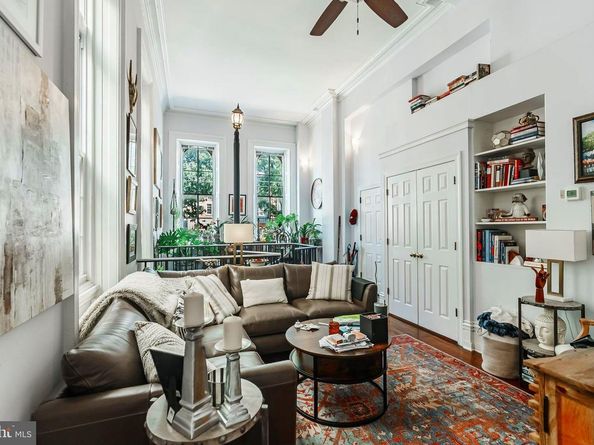 318 Bainbridge Street, Philadelphia PA 19147