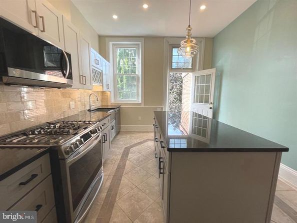 318 Bainbridge Street, Philadelphia PA 19147