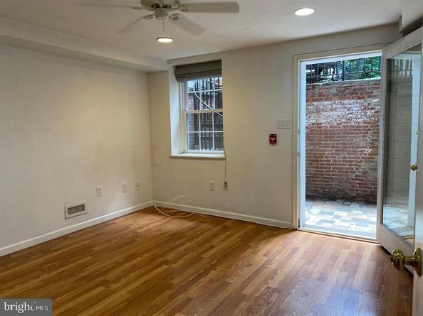 318 Bainbridge Street, Philadelphia PA 19147