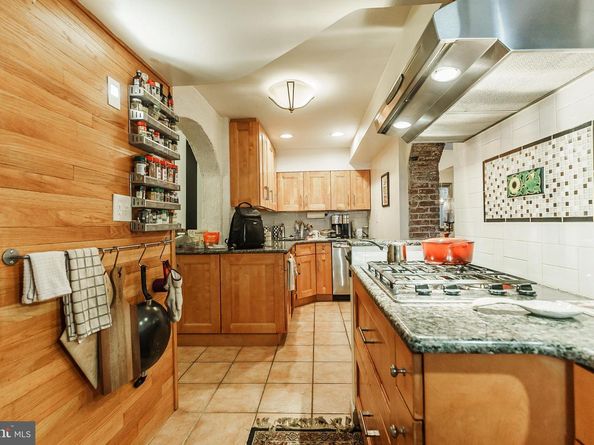318 Bainbridge Street, Philadelphia PA 19147