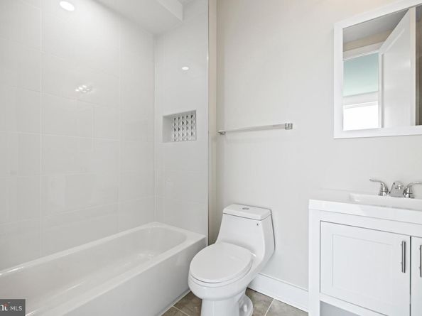 824 18TH Street NE 11, Washington DC 20002