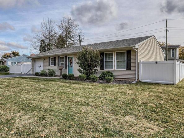 62 Indian Creek Drive, Levittown PA 19057