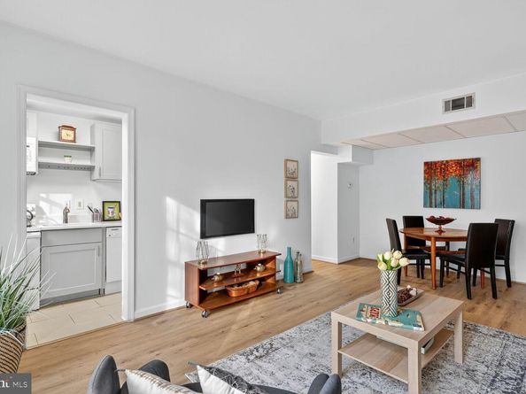 1729 N Queens Lane N 1116, Arlington VA 22201