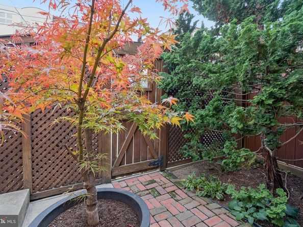 2012 R Street NW, Washington DC 20009