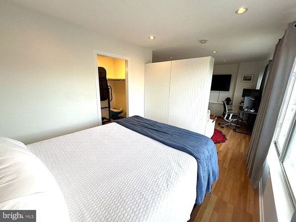 5340 Holmes Run Parkway 706, Alexandria VA 22304