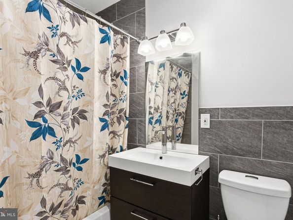 711 W Montgomery Avenue, Philadelphia PA 19122