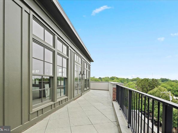 1 W Hartwell Lane PH1, Philadelphia PA 19118