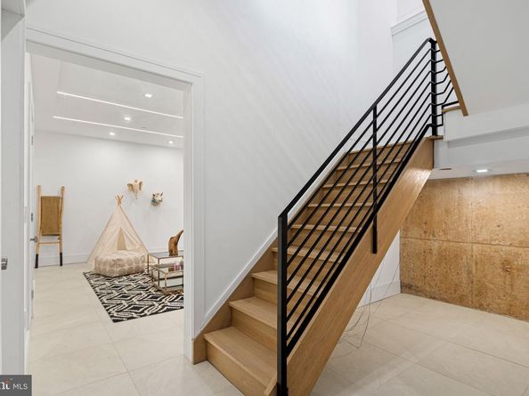 1102 Cypress Street, Philadelphia PA 19107