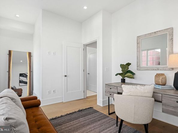 1102 Cypress Street, Philadelphia PA 19107