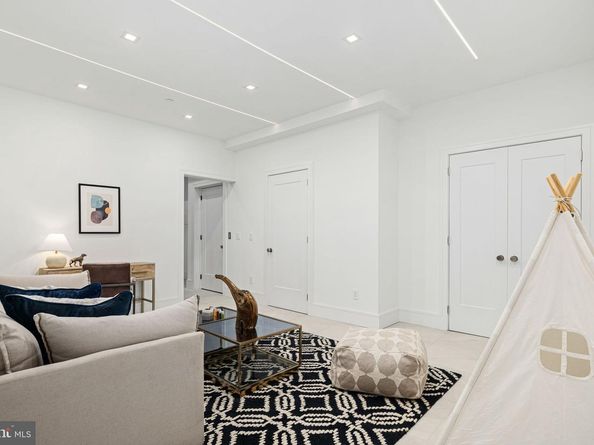 1102 Cypress Street, Philadelphia PA 19107