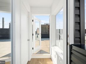 1102 Cypress Street, Philadelphia PA 19107