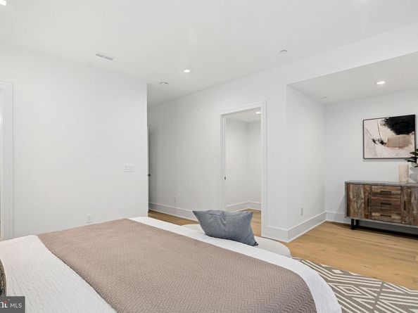 1102 Cypress Street, Philadelphia PA 19107