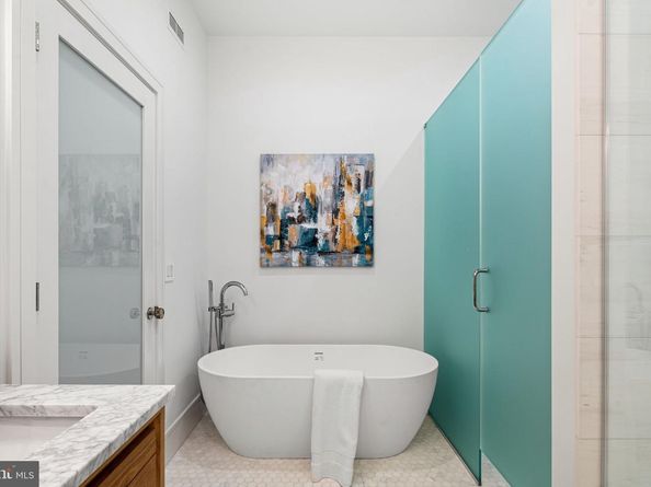 1102 Cypress Street, Philadelphia PA 19107