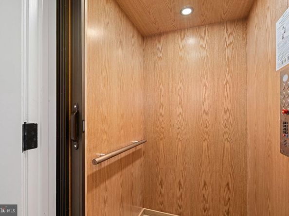 1102 Cypress Street, Philadelphia PA 19107