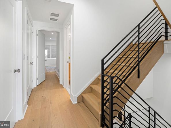 1102 Cypress Street, Philadelphia PA 19107