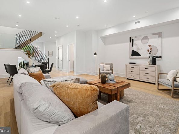 1102 Cypress Street, Philadelphia PA 19107