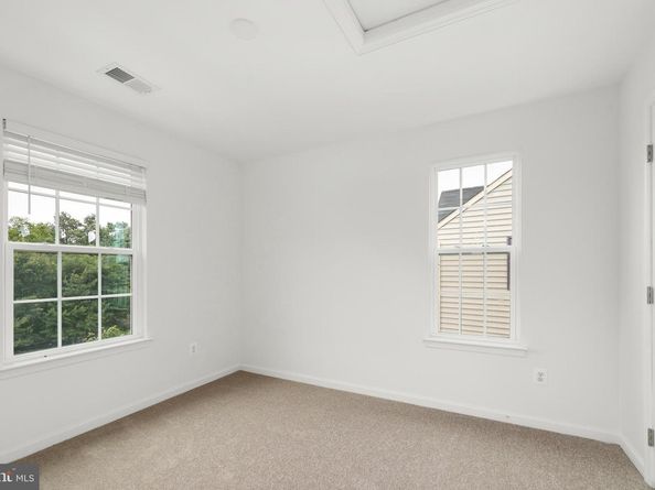 22855 Chestnut Oak Terrace, Sterling VA 20166