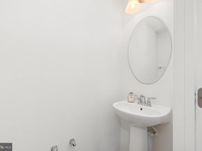 22855 Chestnut Oak Terrace, Sterling VA 20166