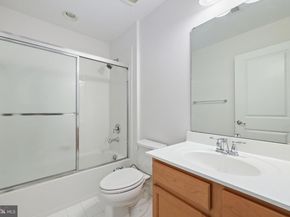 22855 Chestnut Oak Terrace, Sterling VA 20166