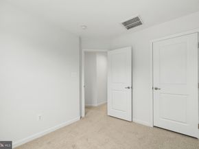 22855 Chestnut Oak Terrace, Sterling VA 20166