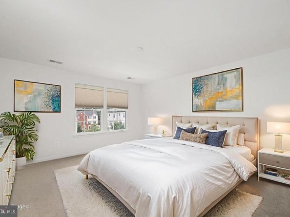 22855 Chestnut Oak Terrace, Sterling VA 20166