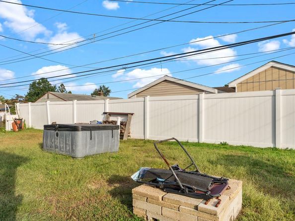 24 Chestnut Lane, Levittown PA 19055