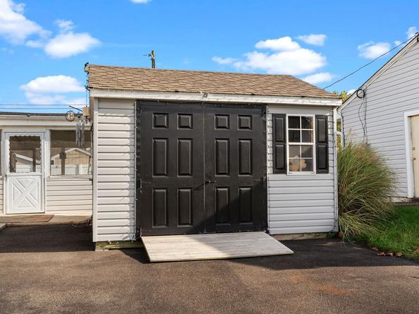 24 Chestnut Lane, Levittown PA 19055