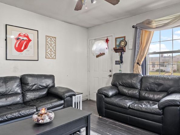 24 Chestnut Lane, Levittown PA 19055