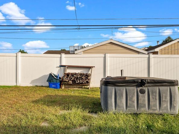 24 Chestnut Lane, Levittown PA 19055