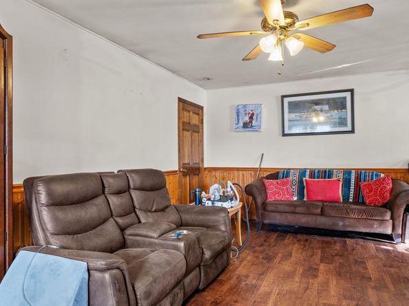 24 Chestnut Lane, Levittown PA 19055