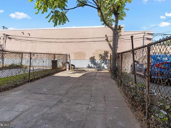 811 W Fisher Avenue, Philadelphia PA 19141