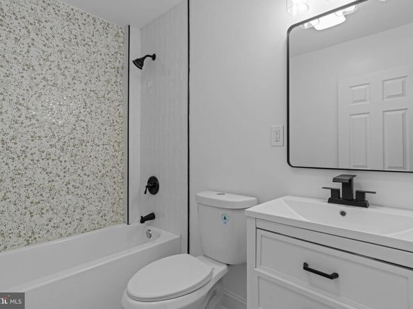 811 W Fisher Avenue, Philadelphia PA 19141
