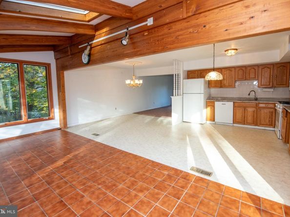 4145 Thistlewood Road, Hatboro PA 19040