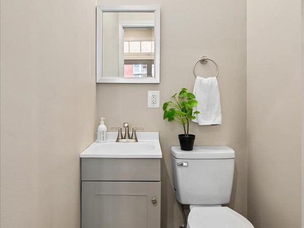 325 14TH Place NE, Washington DC 20002