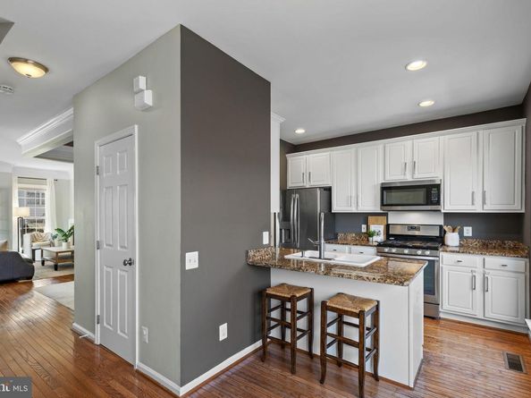 6311 Burgundy Leaf Lane, Alexandria VA 22312