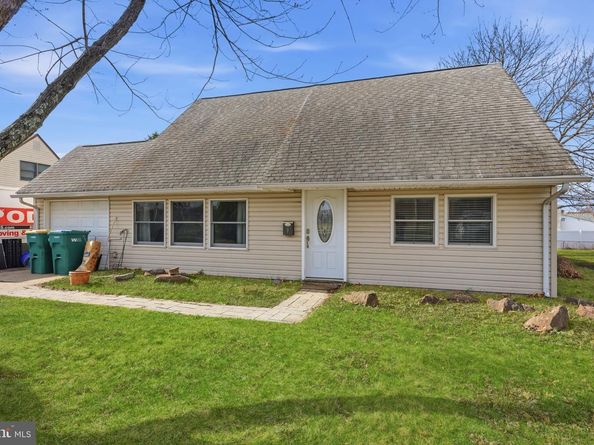 9 Harmony Road, Levittown PA 19056