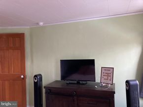 213 Green Lane Terrace, Hatboro PA 19040